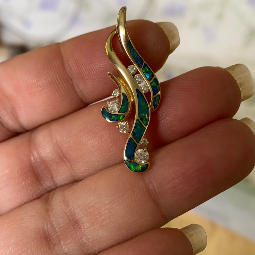NaHoku waterfall pendant